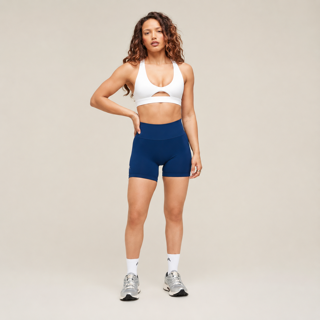Conjunto Deportivo Top Cut-Out + Short Efecto Sculpt