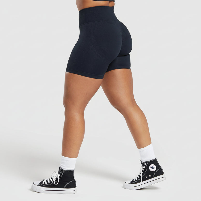 Conjunto ALL BLACK – Top Cut-Out + Short Sculpt